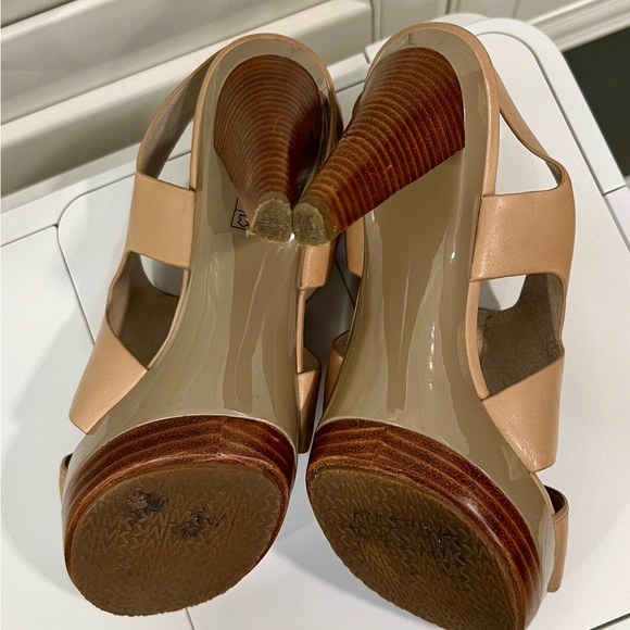 EUC Beige Michael Kors Platform Pump Sz 8 1/2 - Picture 11 of 12